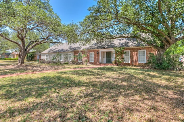 2622 Oxford Ave, San Angelo, TX 76904 - view of front facade with a front lawn and brick siding