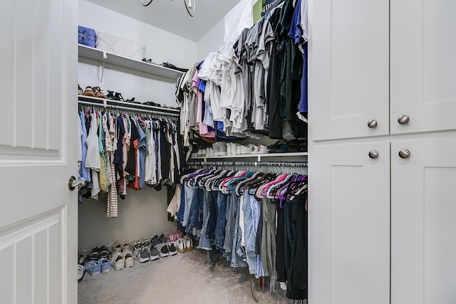 walk in closet featuring carpet floors