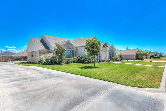 view of front of house with a front lawn