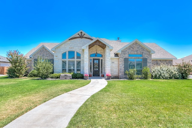 view of front facade with a front yard