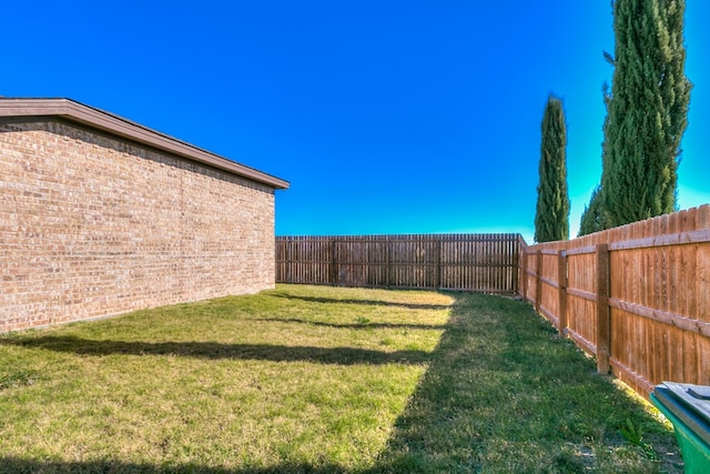 view of yard featuring a fenced backyard