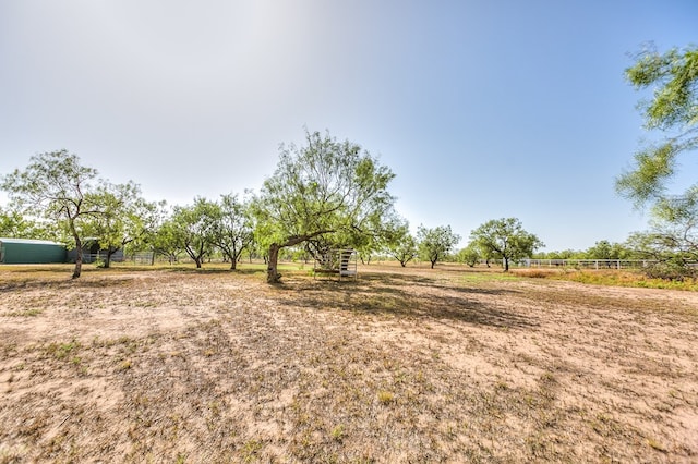 view of yard featuring a rural view