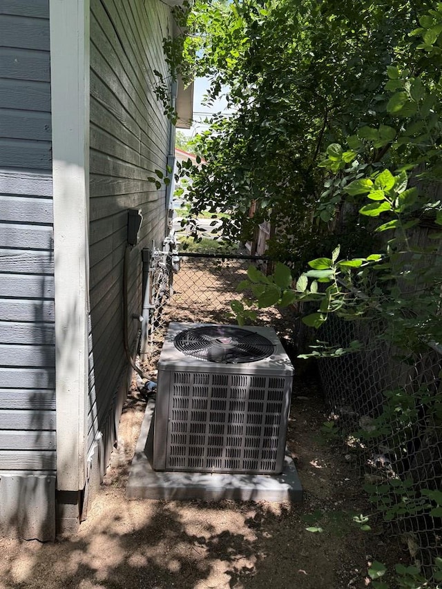909 Howard Ave, San Angelo, TX 76903 - photo 13