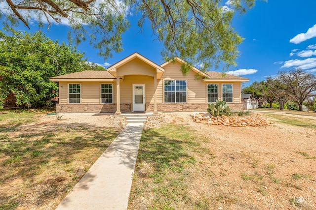 view of front of home with a front lawn