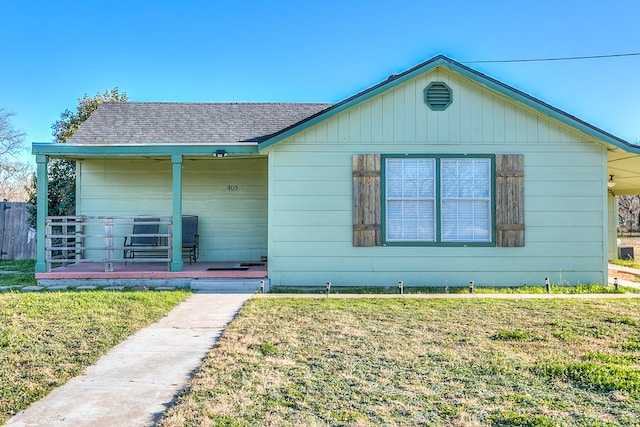 view of front of property with covered porch and a front lawn