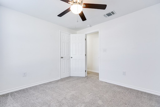 carpeted empty room featuring ceiling fan