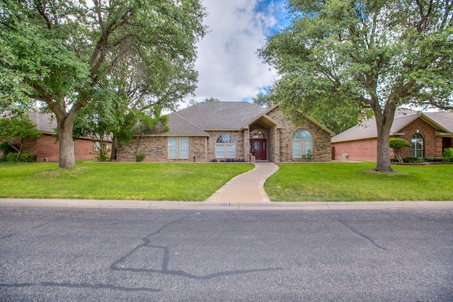 3118 Grandview Dr, San Angelo, TX 76904 - traditional home featuring a front yard, brick siding, and a shingled roof