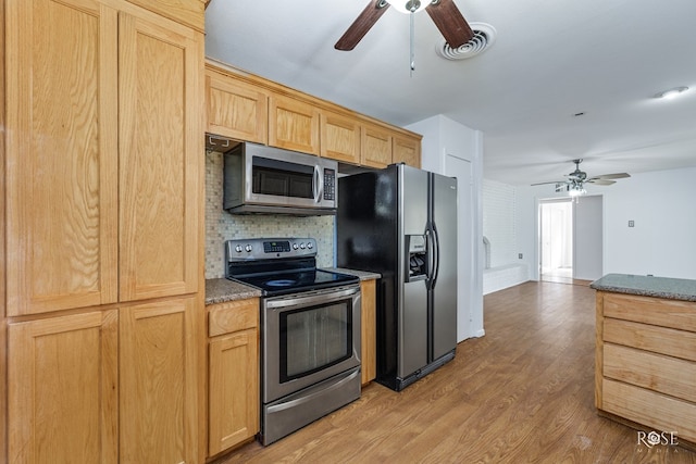 kitchen with light wood-type flooring, stainless steel appliances, ceiling fan, and visible vents