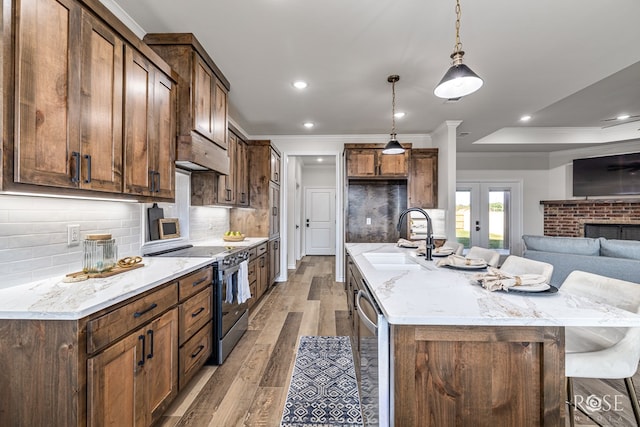 5034 Scarlet Oak Ln, San Angelo, TX 76904 - kitchen featuring appliances with stainless steel finishes, a sink, a large island, light stone countertops, and crown molding