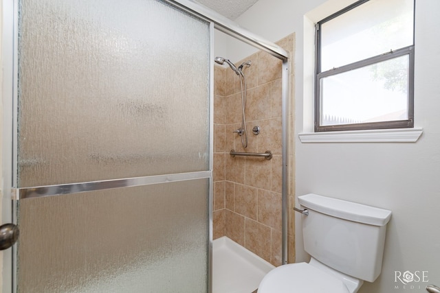 5821 Davenport Dr, San Angelo, TX 76901 - bathroom featuring toilet and tiled shower