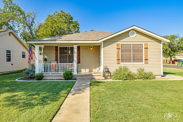 bungalow-style house featuring a front lawn and a porch