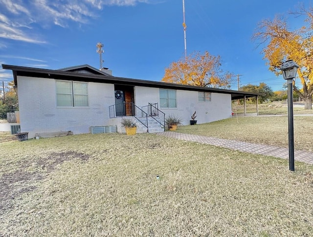 single story home featuring a front yard