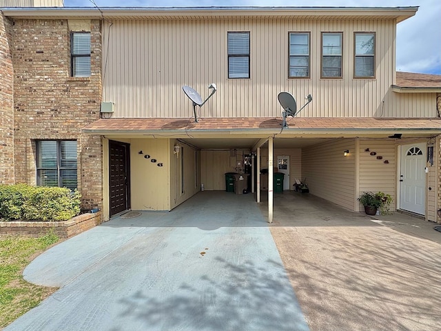 1036 Glenna Dr, San Angelo, TX 76901 - townhome / multi-family property with driveway and a carport