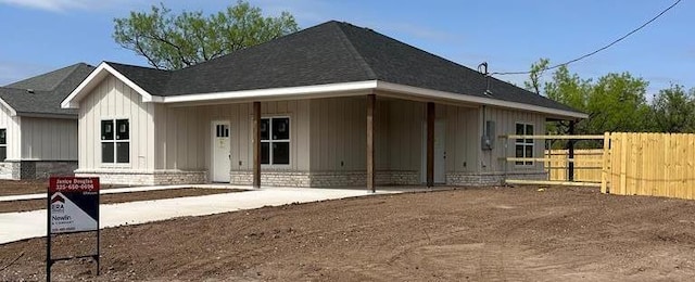 2122 Deaton St, San Angelo, TX 76903 - view of front of property with board and batten siding, fence, and a shingled roof