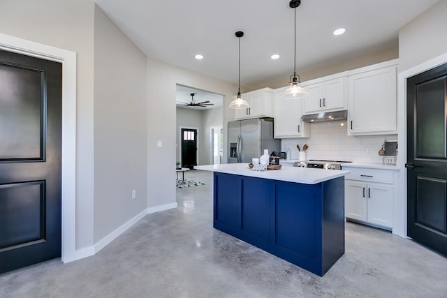 2122 Deaton St, San Angelo, TX 76903 - kitchen with appliances with stainless steel finishes, under cabinet range hood, baseboards, tasteful backsplash, and white cabinetry