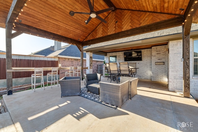 view of patio featuring outdoor dining space, an outdoor hangout area, a ceiling fan, and fence