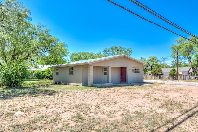 2113 S Hill St, San Angelo, TX 76903 - view of front of property featuring fence and metal roof