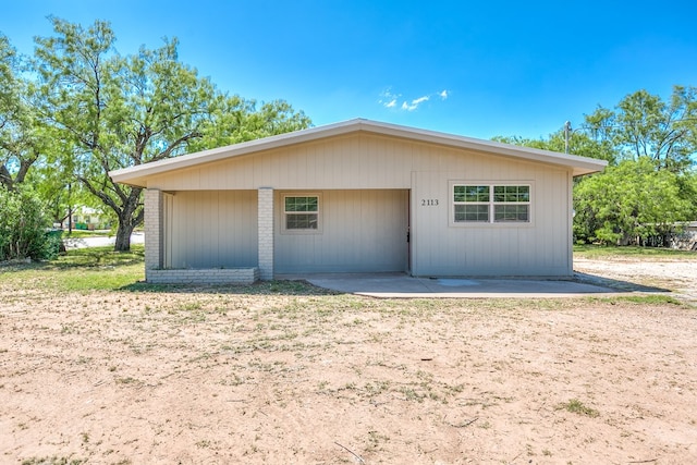 2113 S Hill St, San Angelo, TX 76903 - view of front facade with a patio