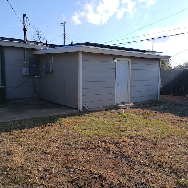 view of outbuilding with a yard