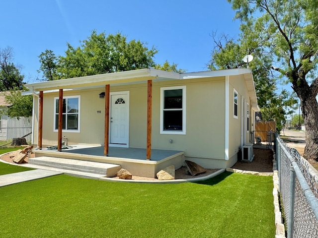 view of front of property featuring a porch, central AC unit, and a front yard