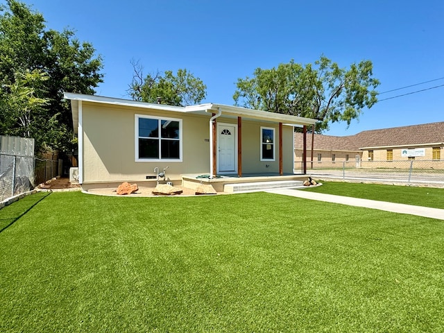 ranch-style home featuring a front yard and covered porch