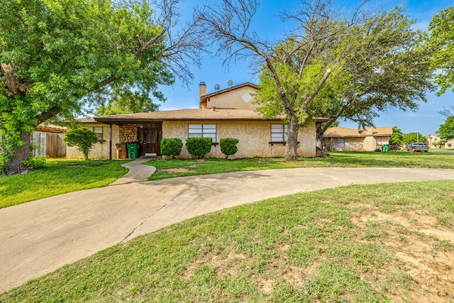 ranch-style house featuring a front lawn