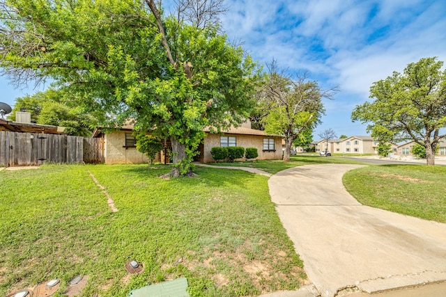 view of front of house featuring a front yard