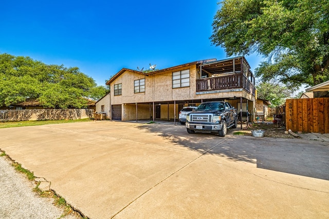 view of front facade featuring a garage