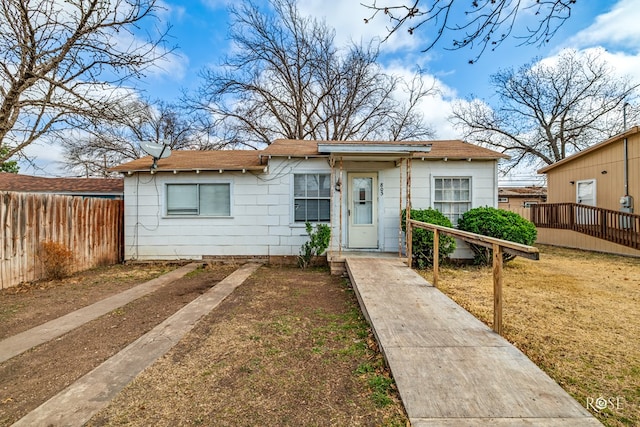 view of front of home with a front yard