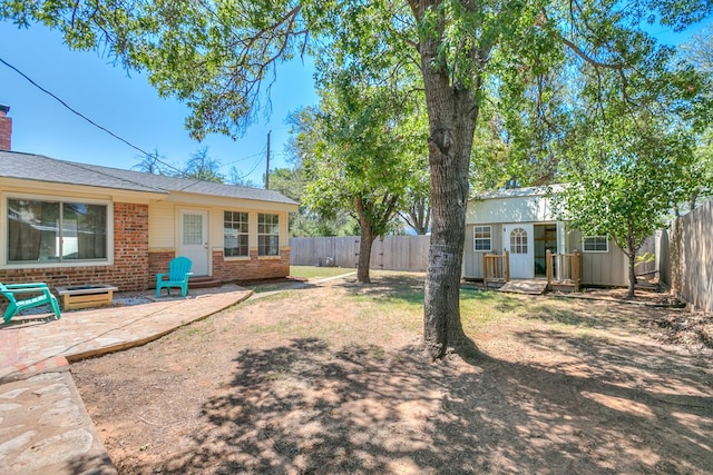 view of yard featuring a patio