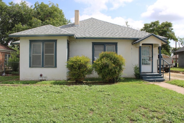 1002 Broadway St, Ballinger, TX 76821 - bungalow-style home with roof with shingles, a chimney, and stucco siding
