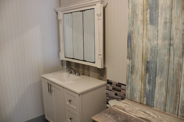 1002 Broadway St, Ballinger, TX 76821 - bathroom with vanity