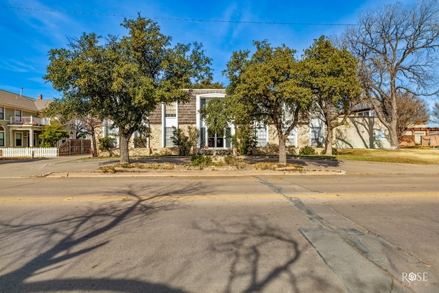 view of front of property