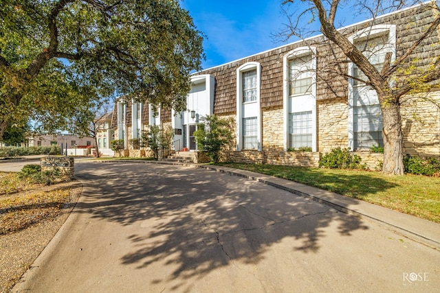 view of front of house