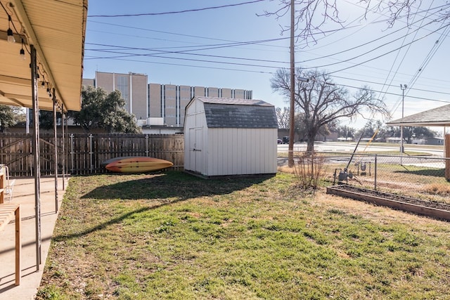 view of yard with a storage shed