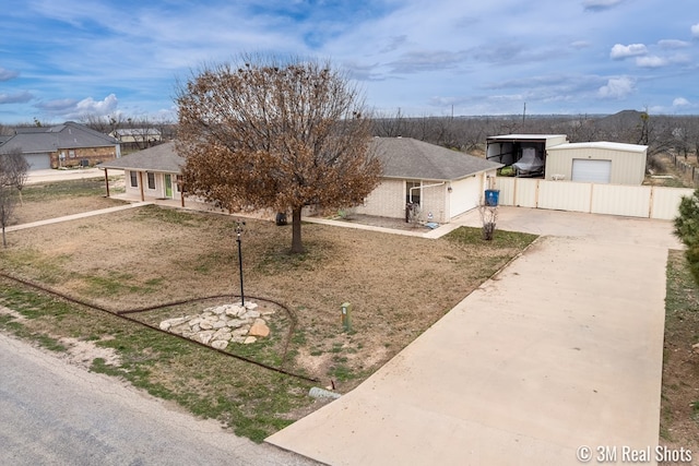 view of front facade featuring concrete driveway