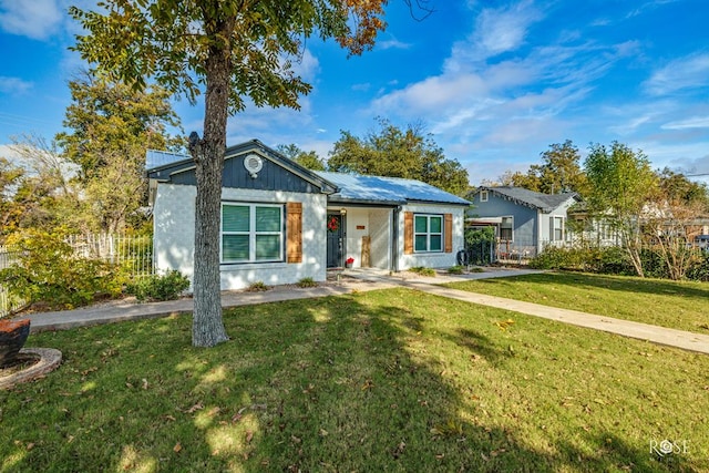 ranch-style house featuring a front lawn