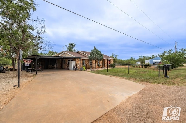 view of front facade featuring a carport and a front yard