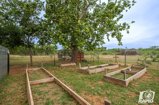 view of yard featuring a rural view