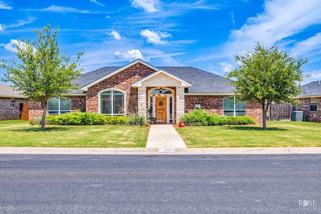 single story home with a front lawn