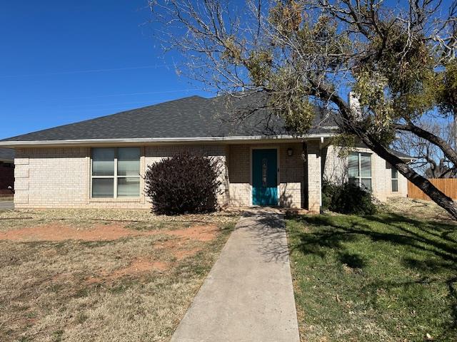 ranch-style home with a front lawn