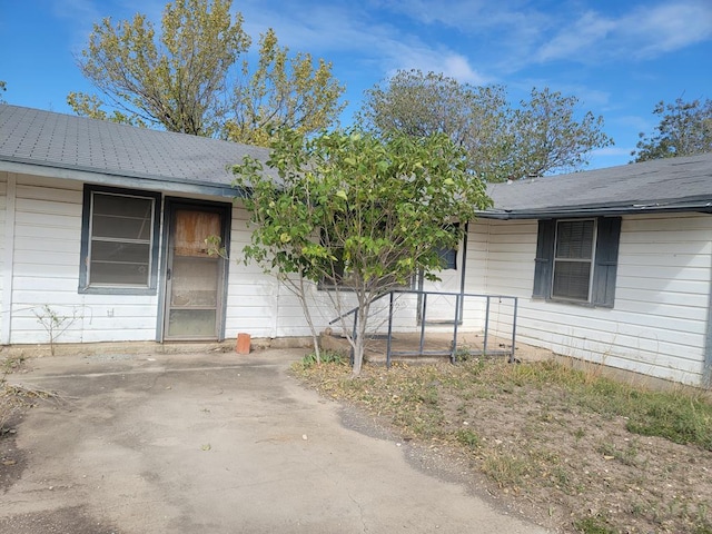 view of property entrance