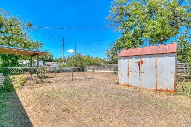 view of yard with a shed