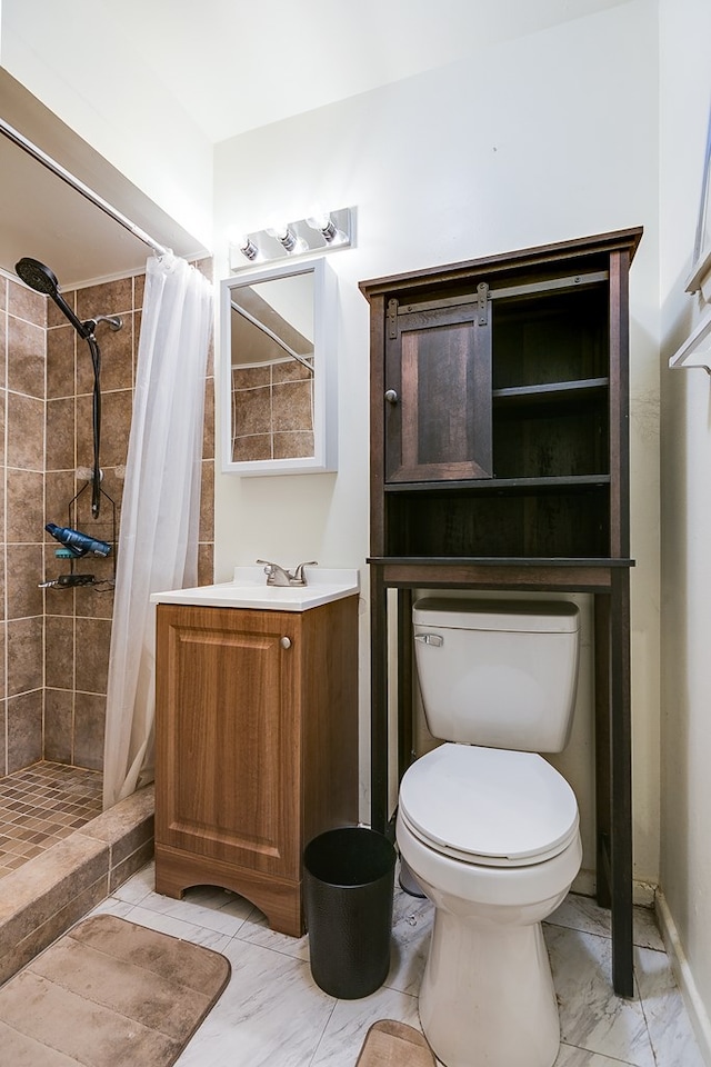 bathroom with vanity, curtained shower, and toilet