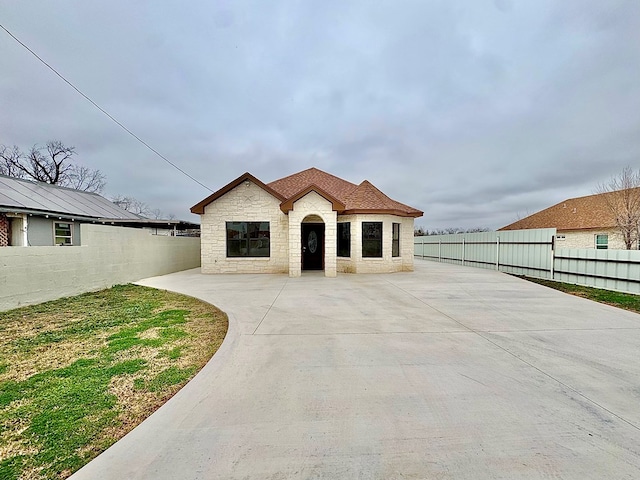 view of front of property