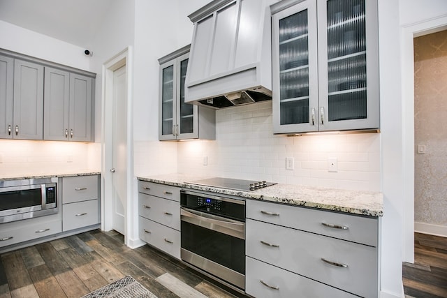 2118 Valleyview Dr, San Angelo, TX 76904 - kitchen featuring appliances with stainless steel finishes, gray cabinetry, and dark wood finished floors