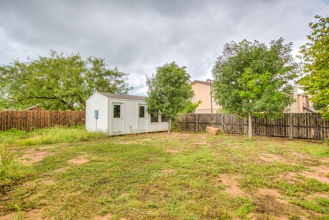 2118 Valleyview Dr, San Angelo, TX 76904 - fenced backyard featuring an outdoor structure