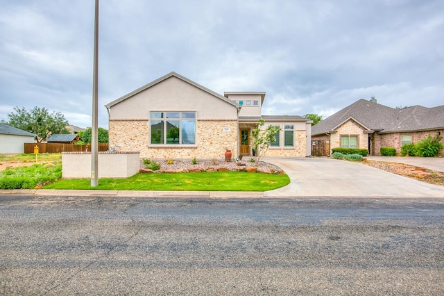 2118 Valleyview Dr, San Angelo, TX 76904 - view of front of home featuring stucco siding and driveway