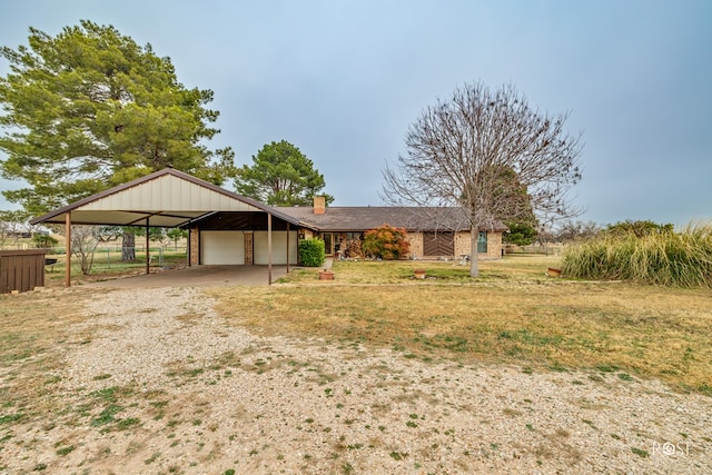 view of front of property featuring a garage, a front lawn, and a carport