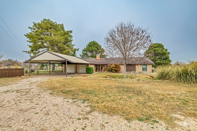 view of front of house with a carport and a front yard